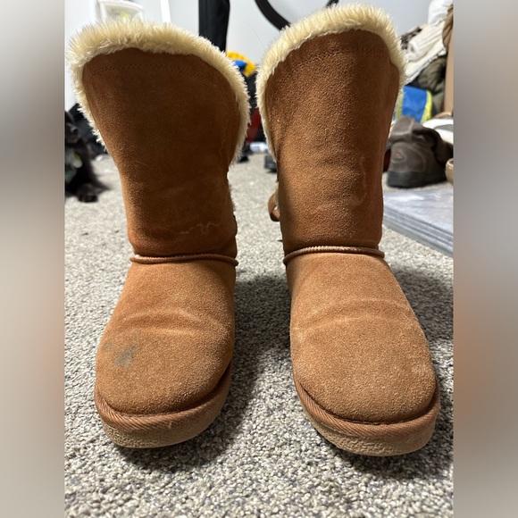 SOLD No Surrender Ugg-style boots - Picture 2 of 10